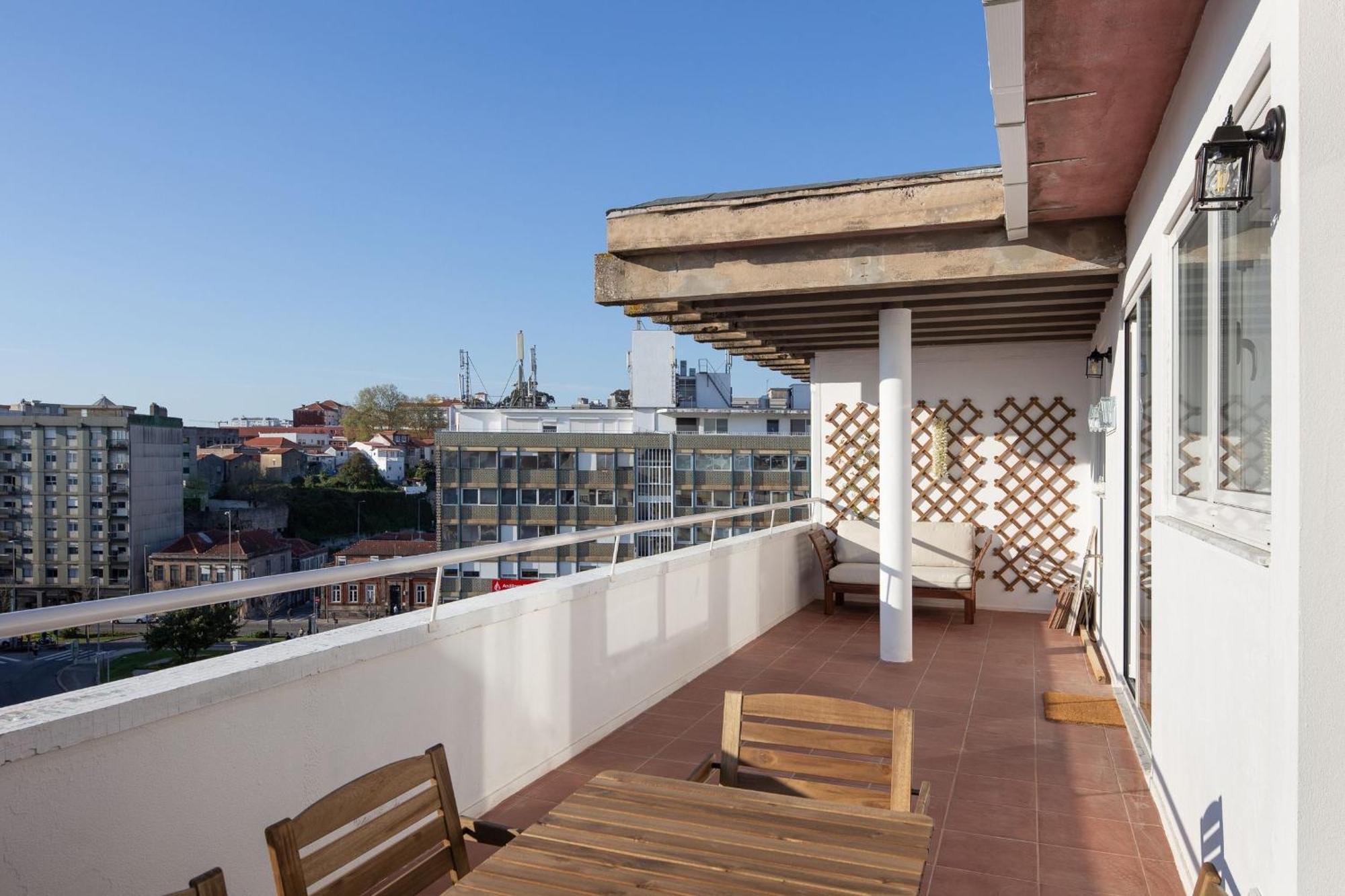 Lovelystay - Penthouse Balcony Apartment 포르투 외부 사진