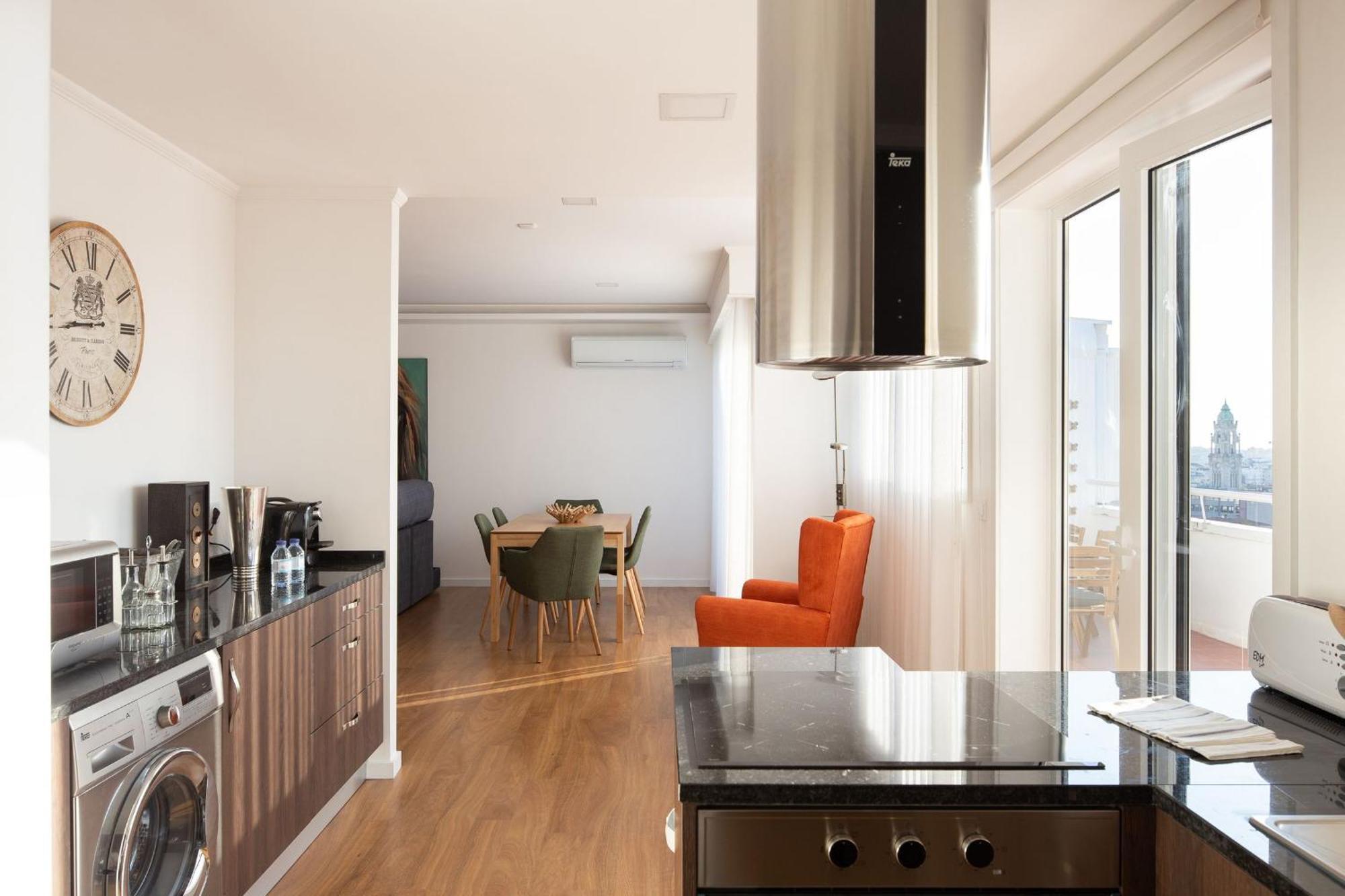 Lovelystay - Penthouse Balcony Apartment 포르투 외부 사진