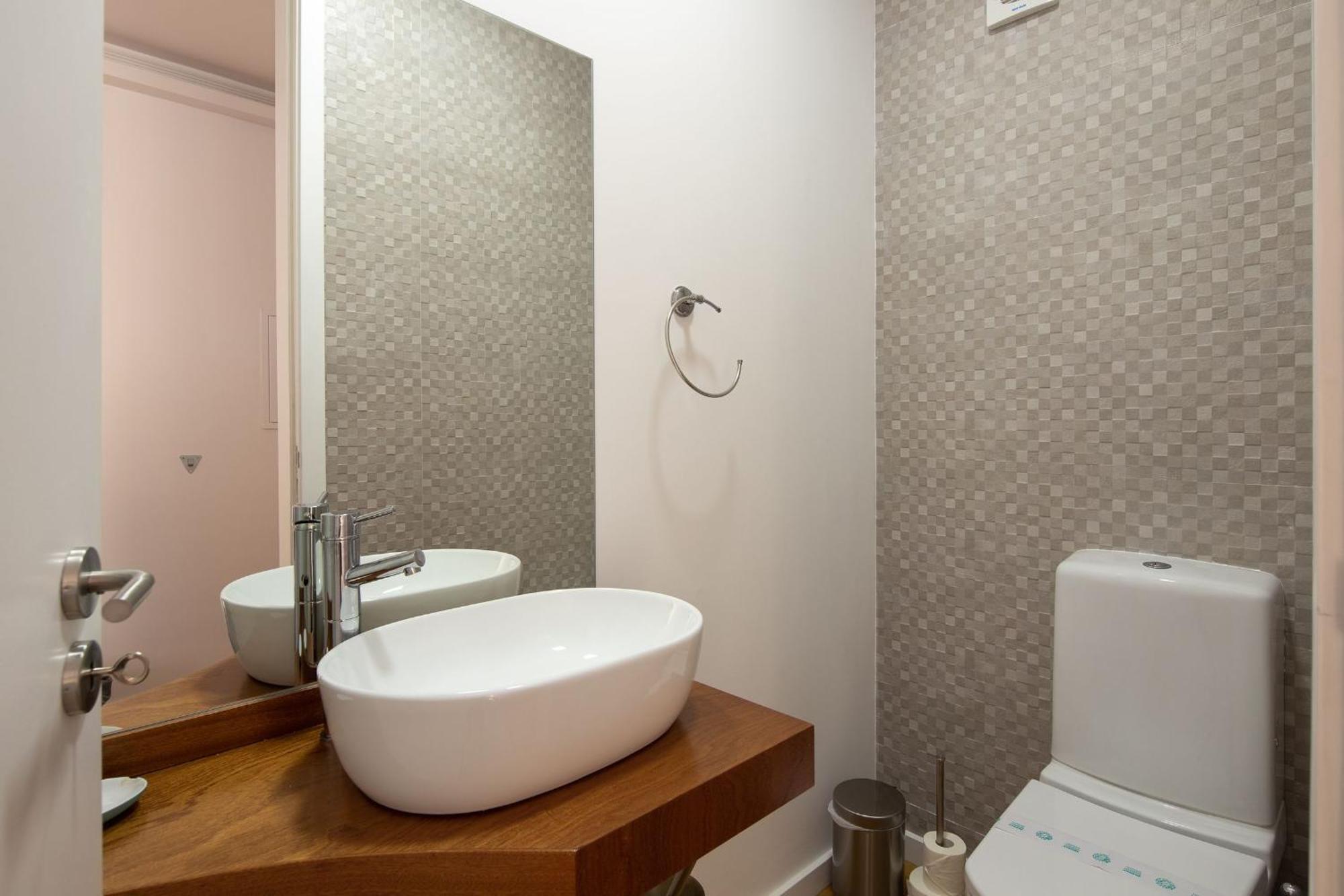Lovelystay - Penthouse Balcony Apartment 포르투 외부 사진